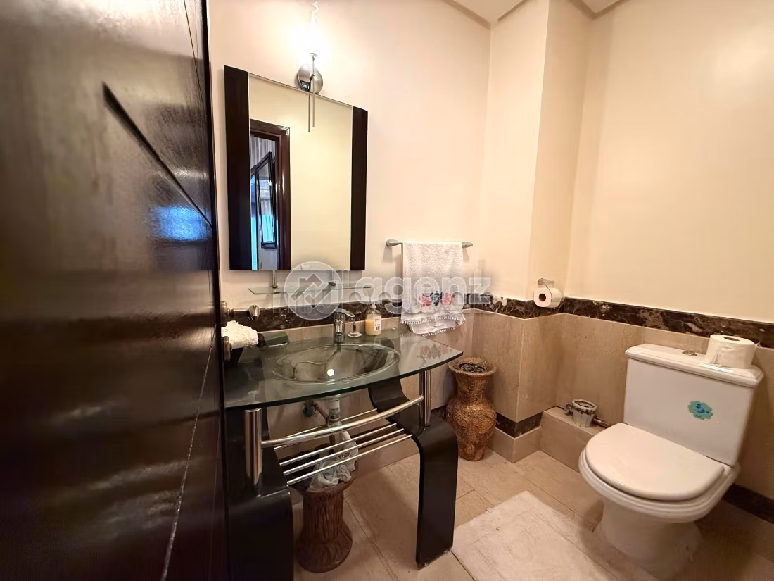 Beautiful apartment for sale in Les princesses. Area 165 m². With garage and lift