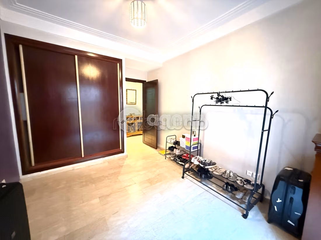 Beautiful apartment for sale in Les princesses. Area 165 m². With garage and lift