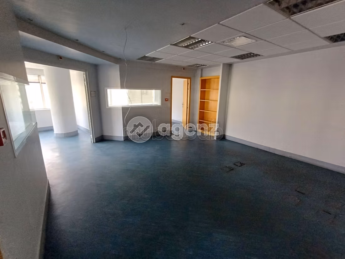 Comodo ufficio in affitto a Palmier. Superficie totale 165 m². Garage e ascensore
