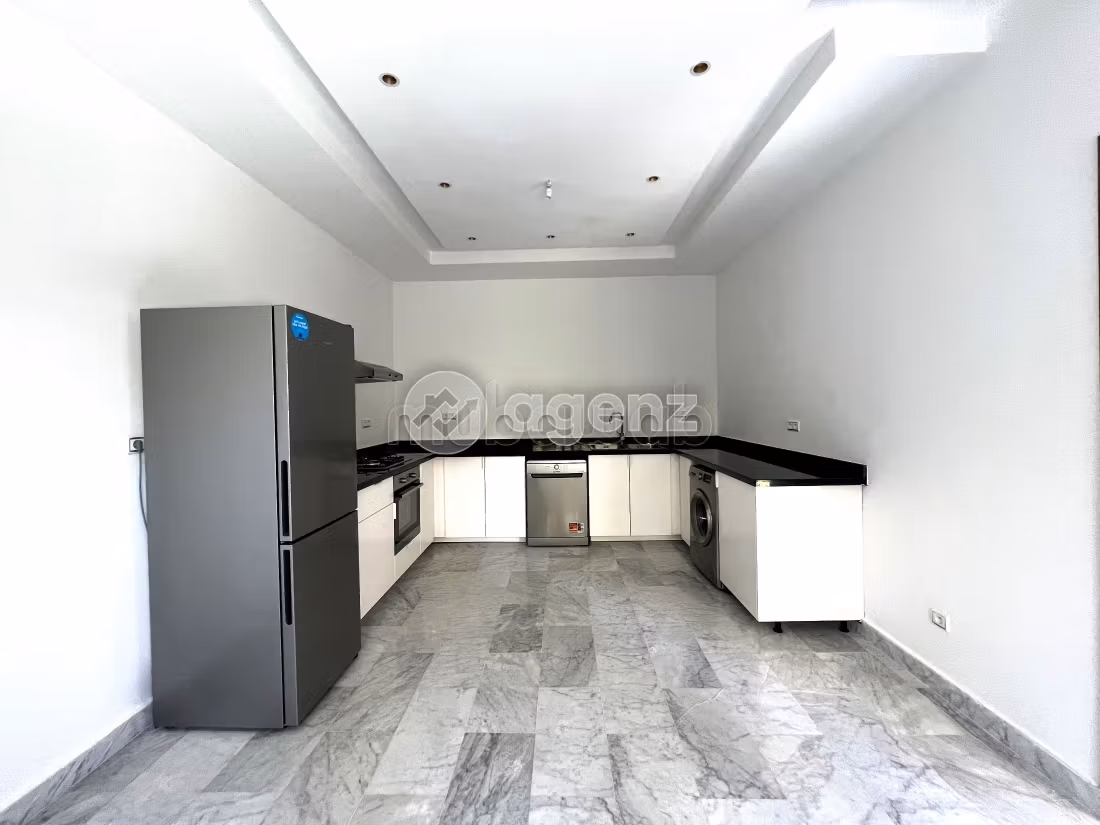 Esplendida villa en venta en Oasis. 4 dormitorios. Jardín privado, trastero