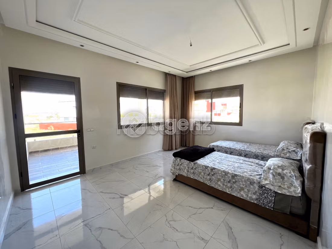 Esplendida villa en venta en Oasis. 4 dormitorios. Jardín privado, trastero