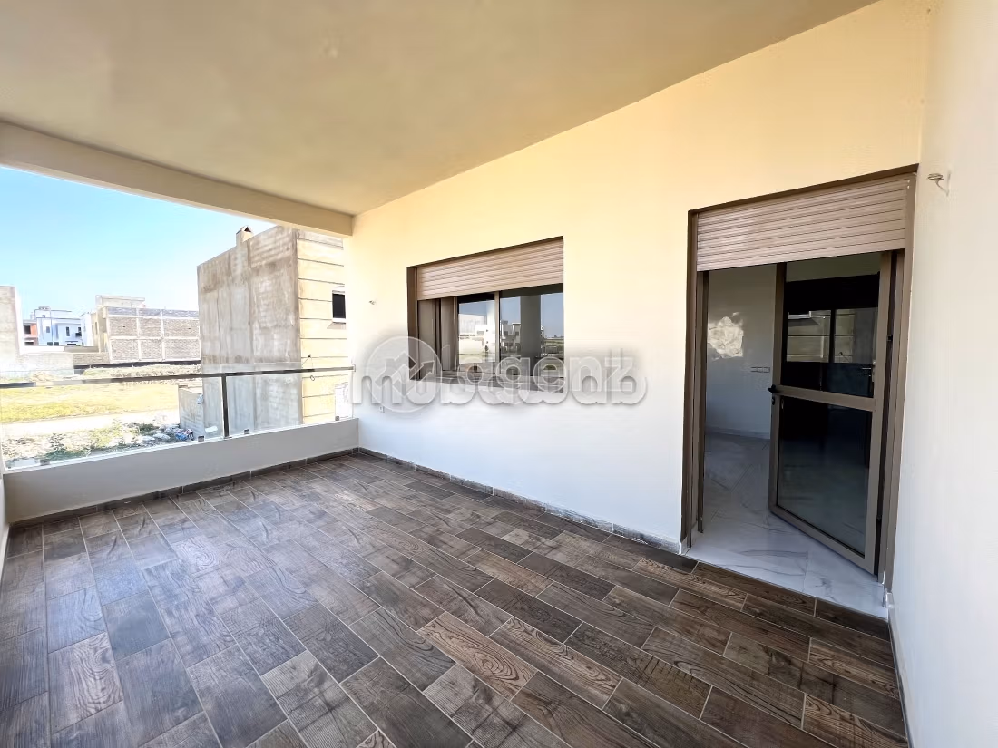 Esplendida villa en venta en Oasis. 4 dormitorios. Jardín privado, trastero