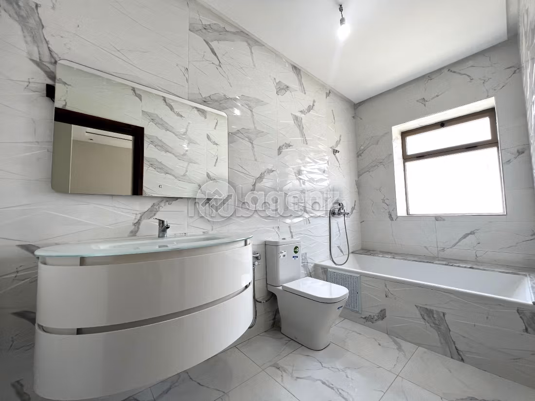 Esplendida villa en venta en Oasis. 4 dormitorios. Jardín privado, trastero