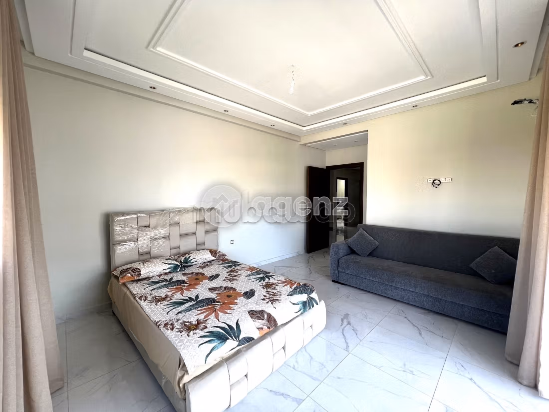 Esplendida villa en venta en Oasis. 4 dormitorios. Jardín privado, trastero