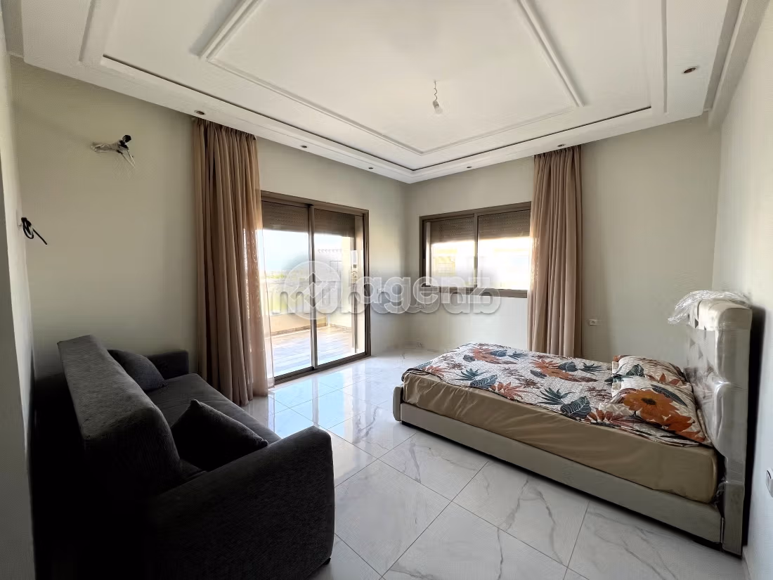 Esplendida villa en venta en Oasis. 4 dormitorios. Jardín privado, trastero