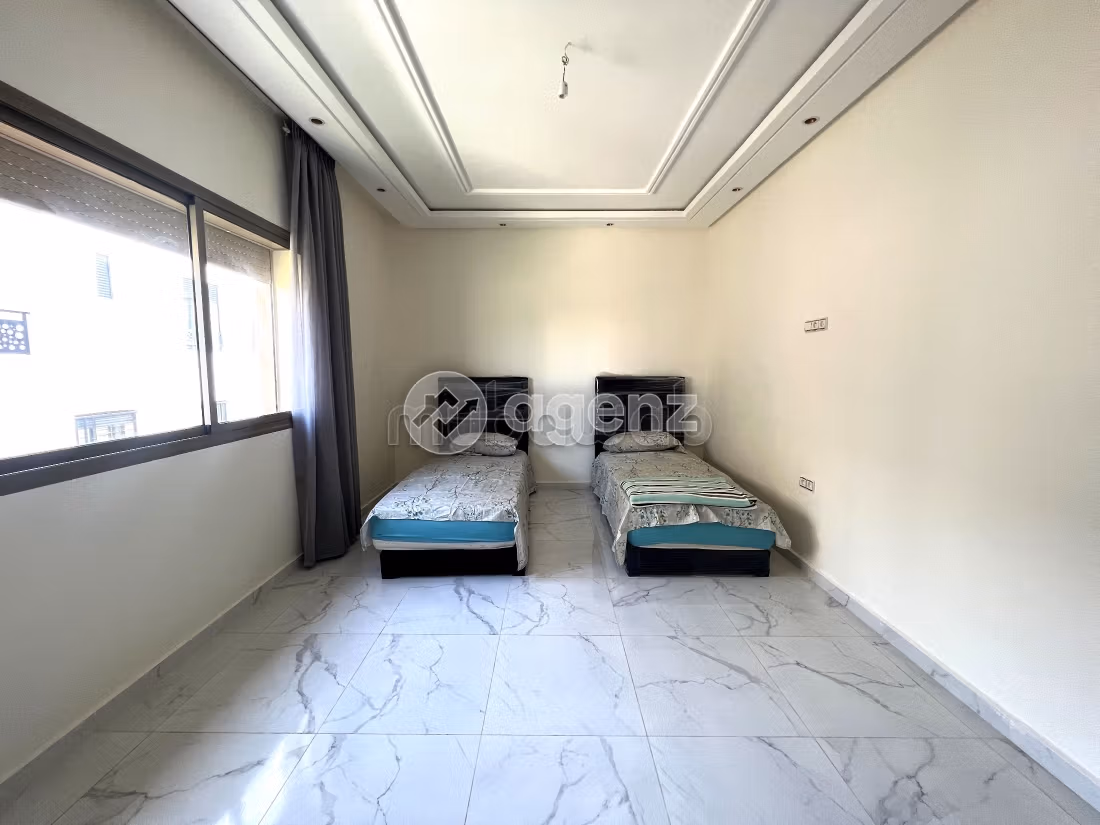 Esplendida villa en venta en Oasis. 4 dormitorios. Jardín privado, trastero