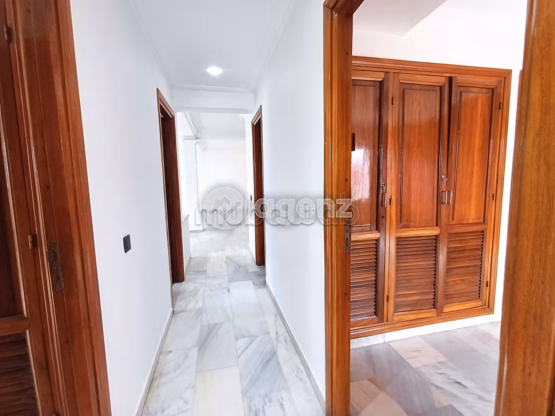 Apartment for sale in Les Hôpitaux. 3 lovely rooms. Balcony