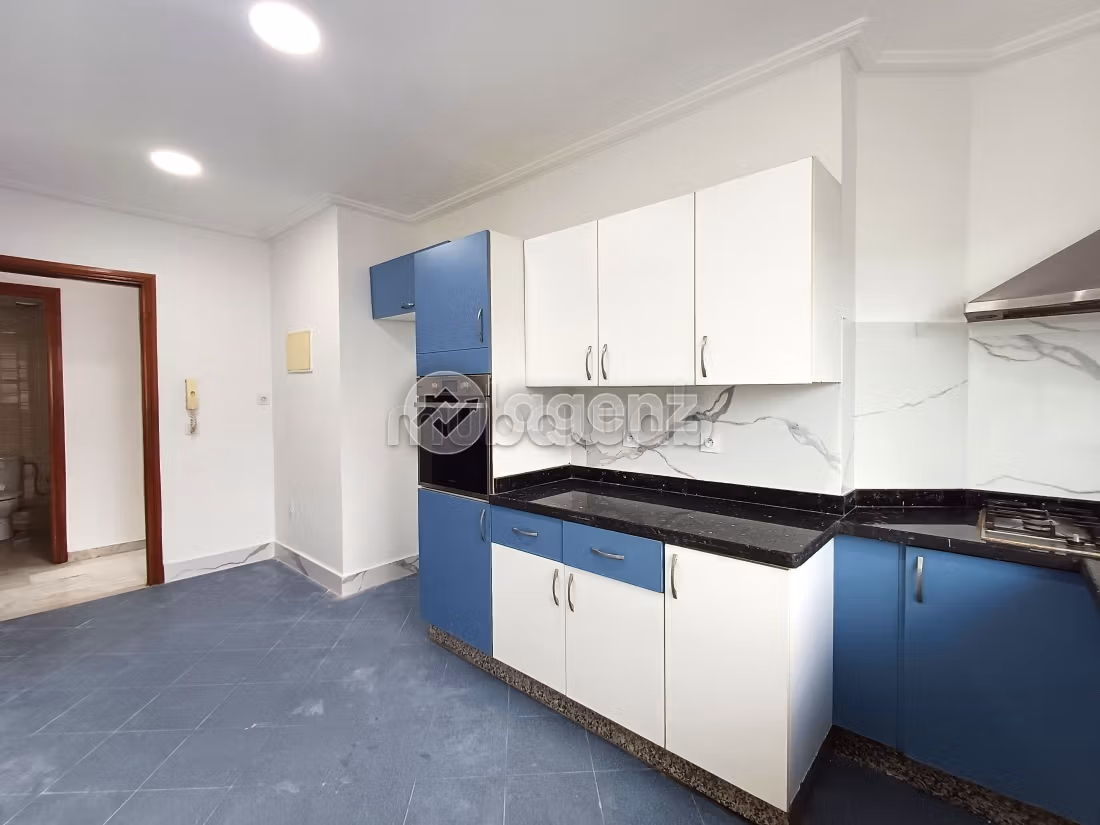 Apartment for sale in Les Hôpitaux. 3 lovely rooms. Balcony