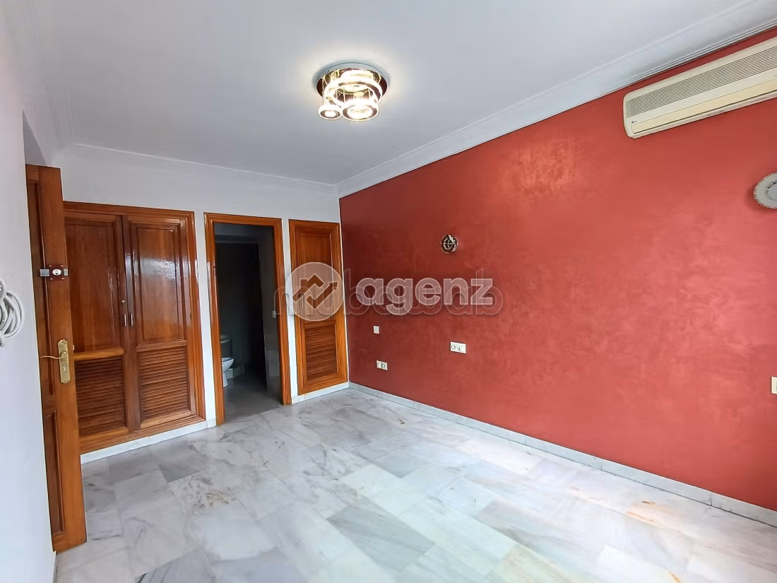 Apartment for sale in Les Hôpitaux. 3 lovely rooms. Balcony