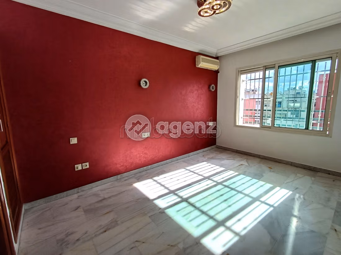 Apartment for sale in Les Hôpitaux. 3 lovely rooms. Balcony