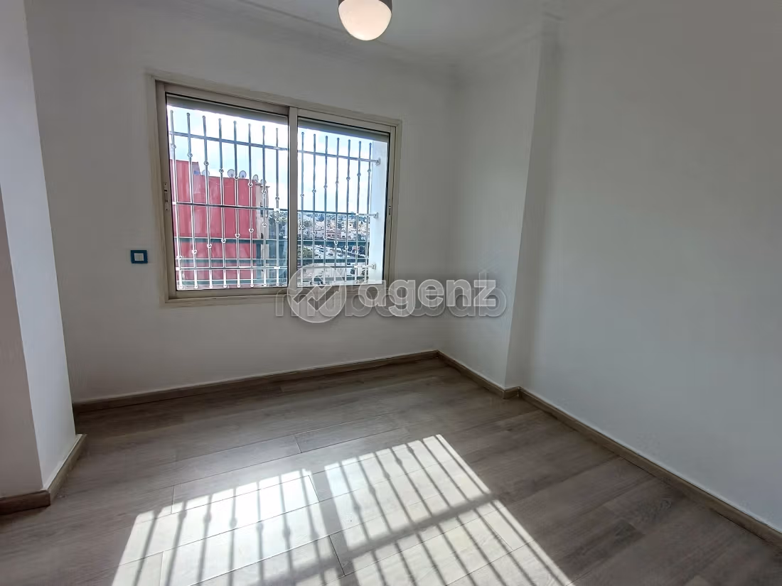 Apartment for sale in Les Hôpitaux. 3 lovely rooms. Balcony