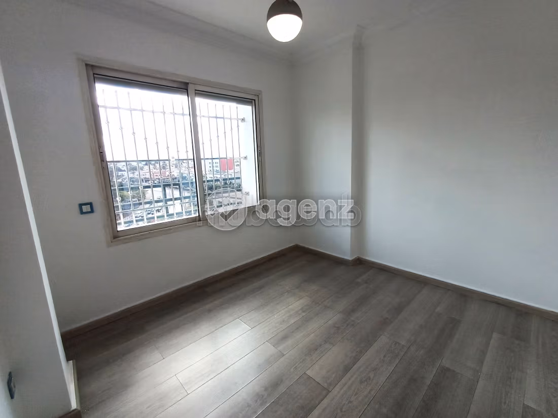 Apartment for sale in Les Hôpitaux. 3 lovely rooms. Balcony