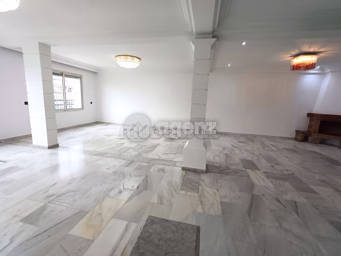 Apartment for sale in Les Hôpitaux. 3 lovely rooms. Balcony