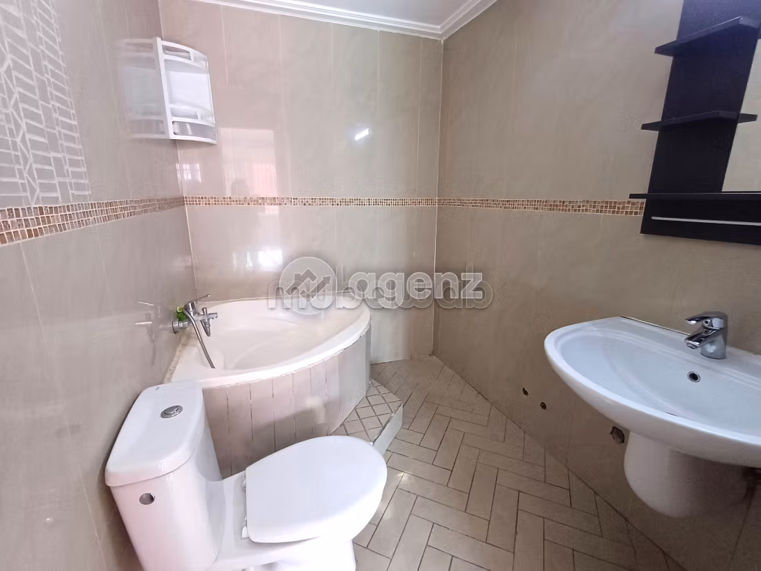 Apartment for sale in Les Hôpitaux. 3 lovely rooms. Balcony