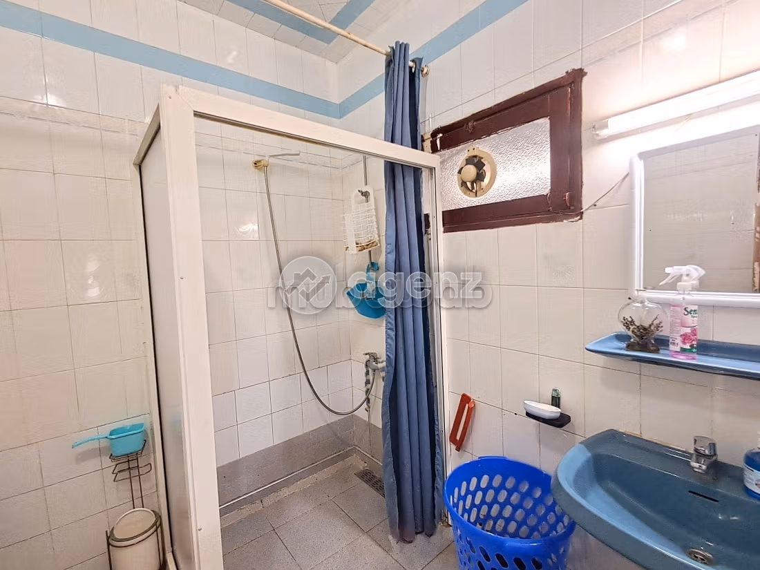 Sale of a lovely apartment in Franceville. Small area 133 m². Green areas and lift