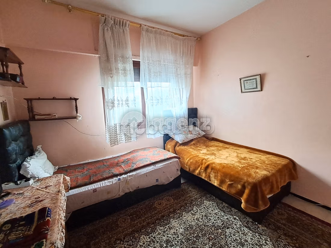Sale of a lovely apartment in Franceville. Small area 133 m². Green areas and lift