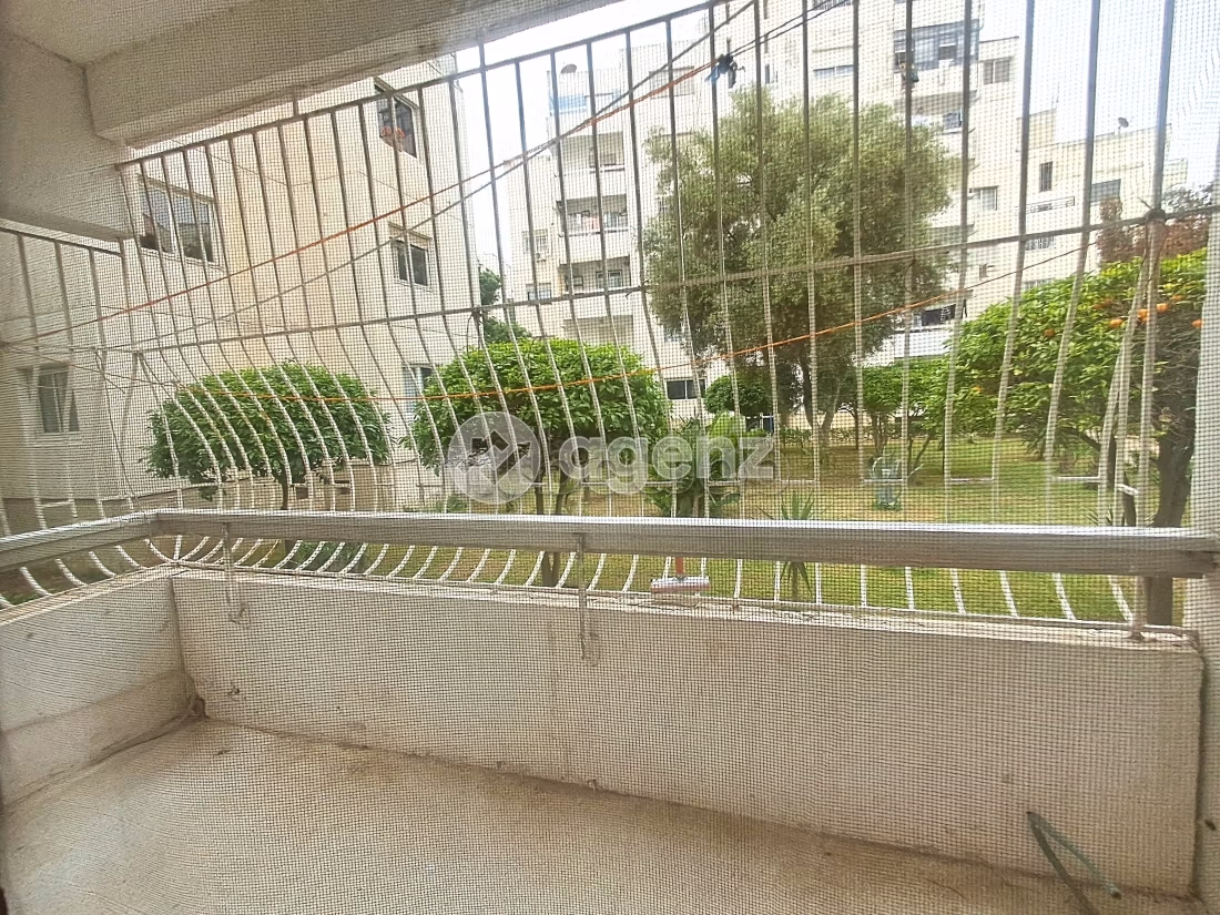 Sale of a lovely apartment in Franceville. Small area 133 m². Green areas and lift