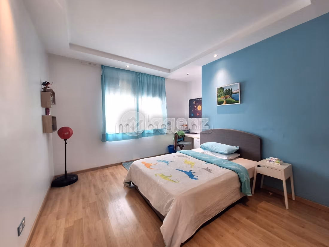 Vendita appartamento a Maârif. 3 camere. Cucina completamente equipaggiata