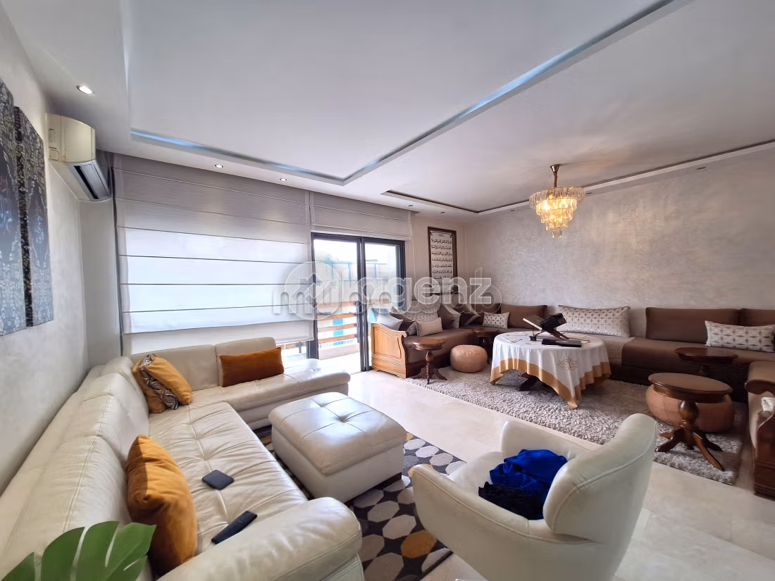 Vendita appartamento a Maârif. 3 camere. Cucina completamente equipaggiata