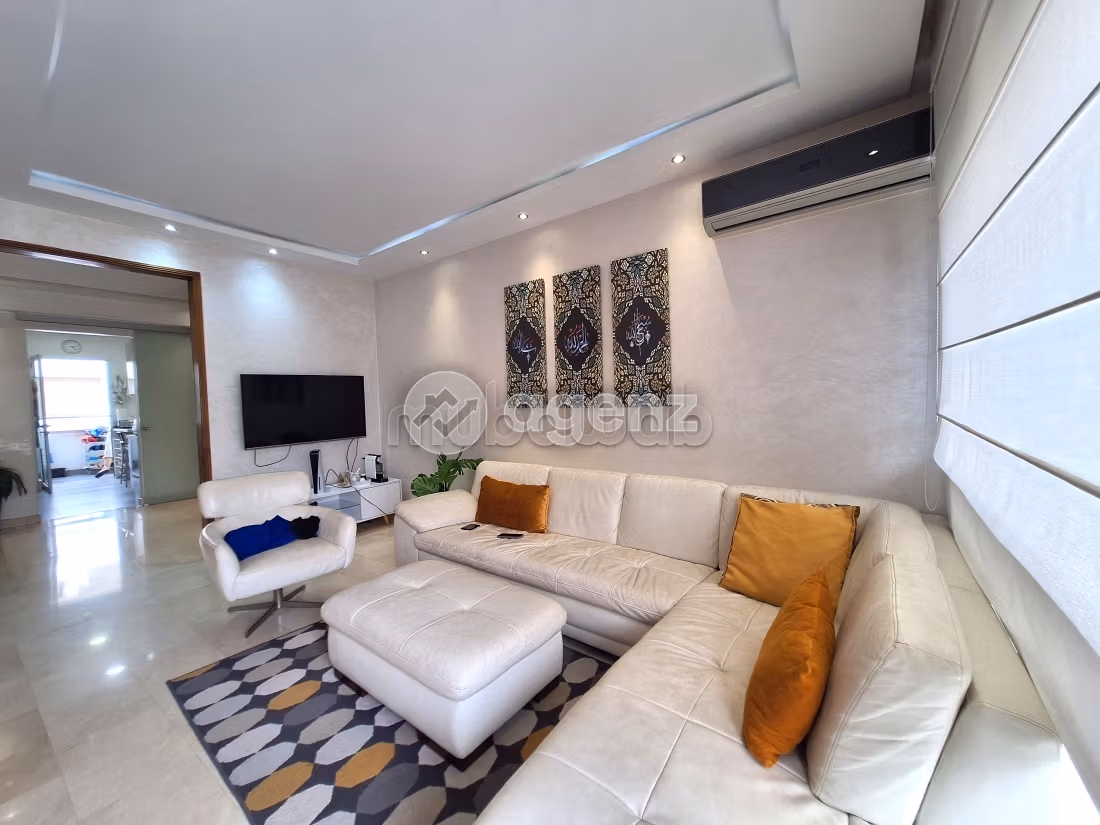 Vendita appartamento a Maârif. 3 camere. Cucina completamente equipaggiata