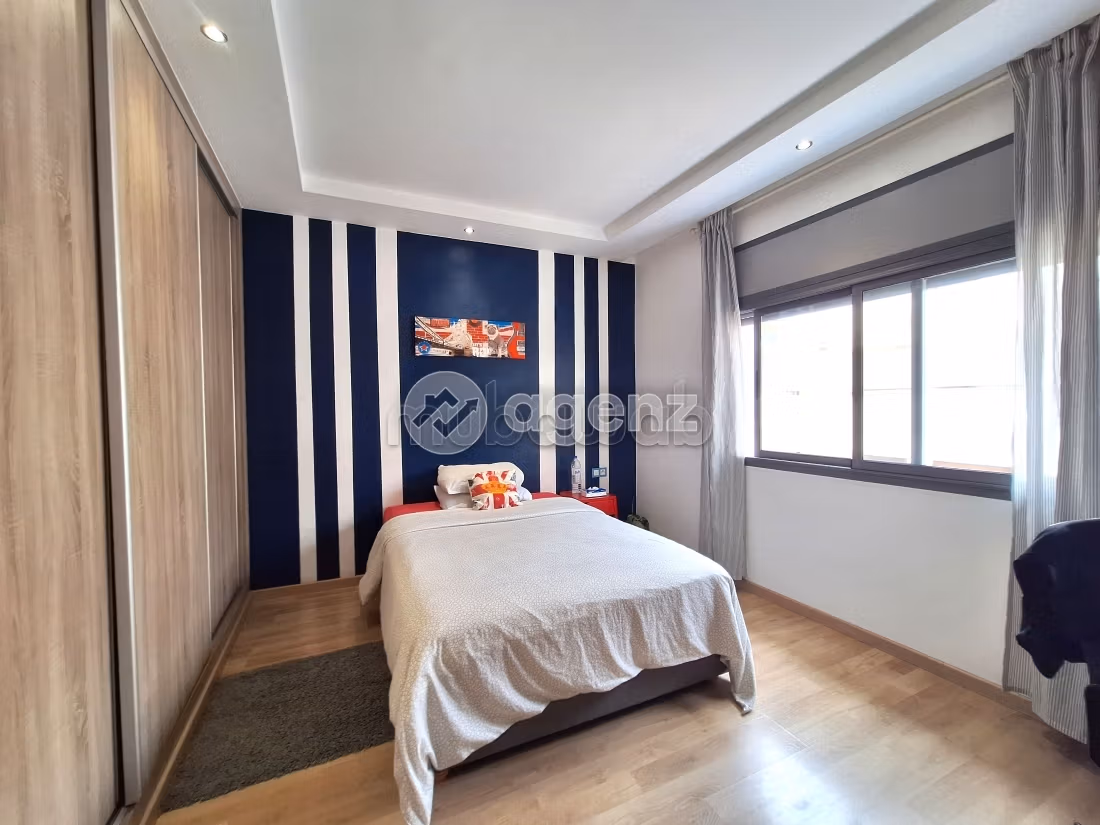 Vendita appartamento a Maârif. 3 camere. Cucina completamente equipaggiata