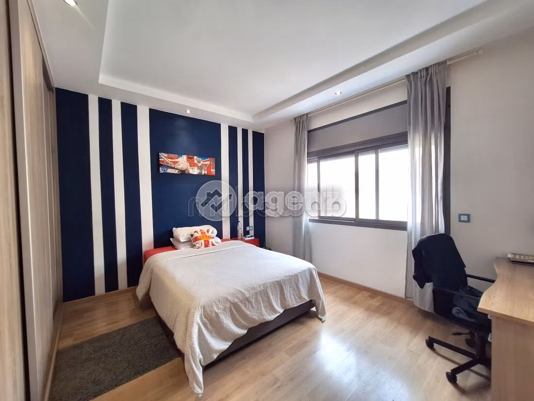 Vendita appartamento a Maârif. 3 camere. Cucina completamente equipaggiata
