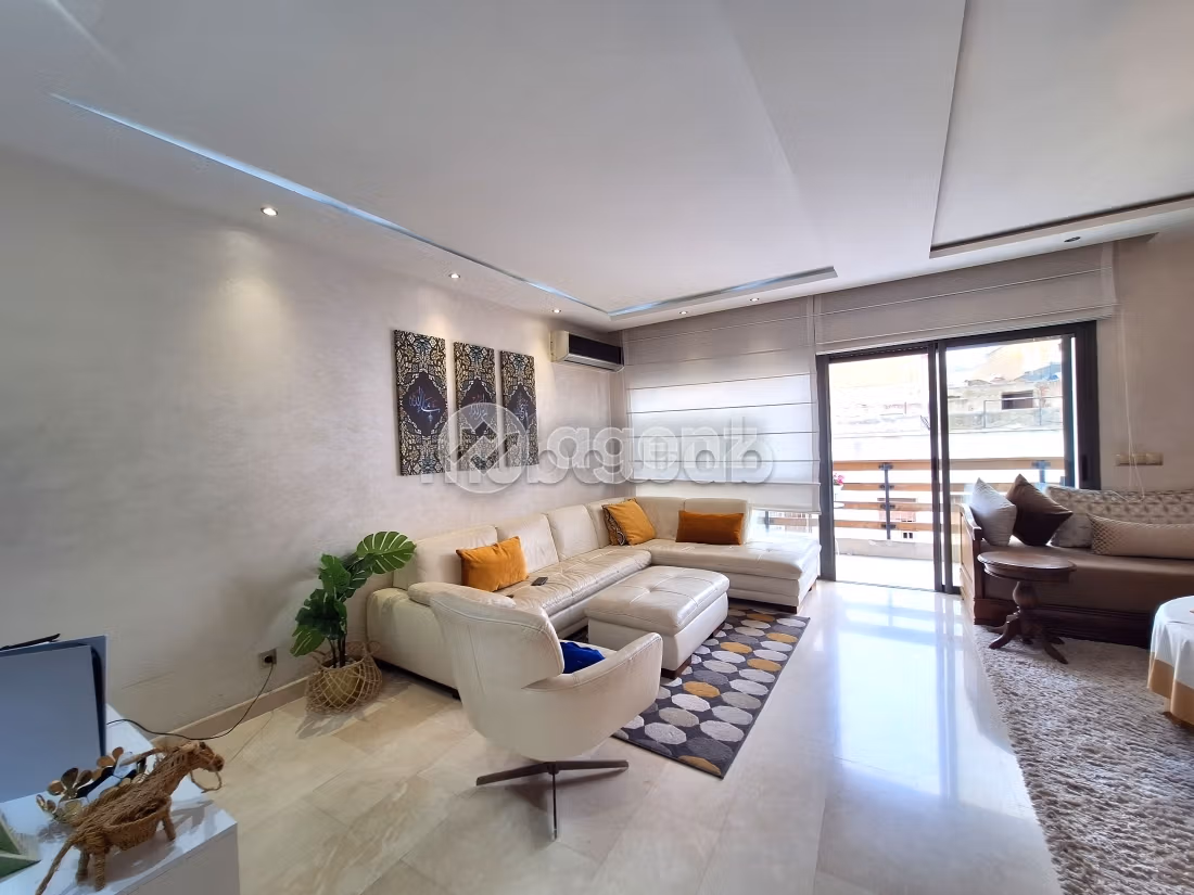 Vendita appartamento a Maârif. 3 camere. Cucina completamente equipaggiata