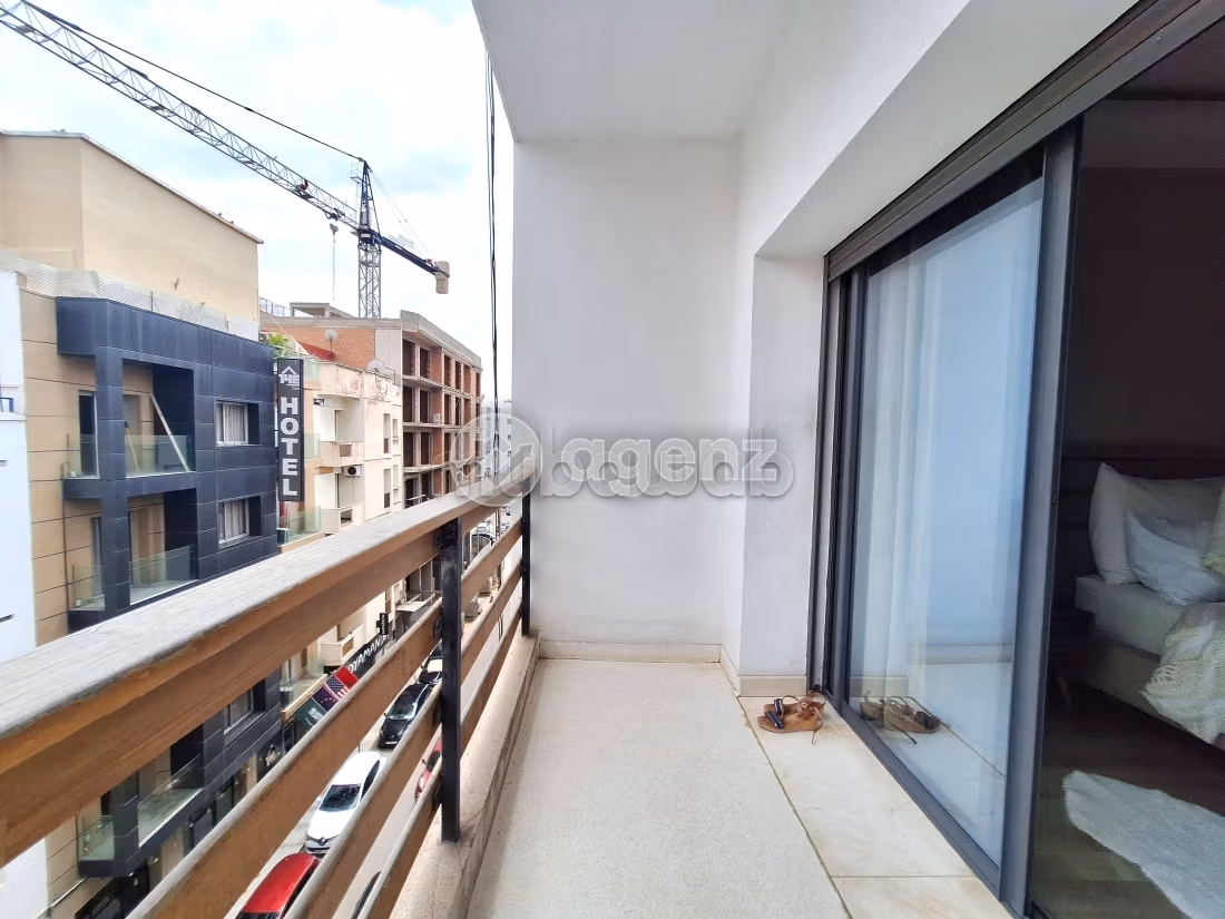 Vendita appartamento a Maârif. 3 camere. Cucina completamente equipaggiata