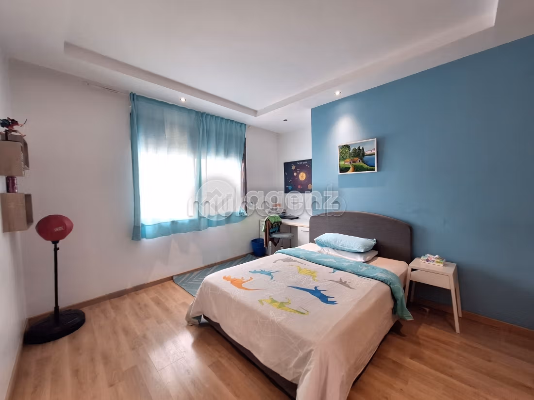 Vendita appartamento a Maârif. 3 camere. Cucina completamente equipaggiata