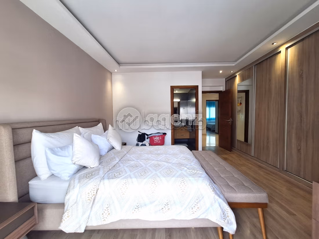 Vendita appartamento a Maârif. 3 camere. Cucina completamente equipaggiata