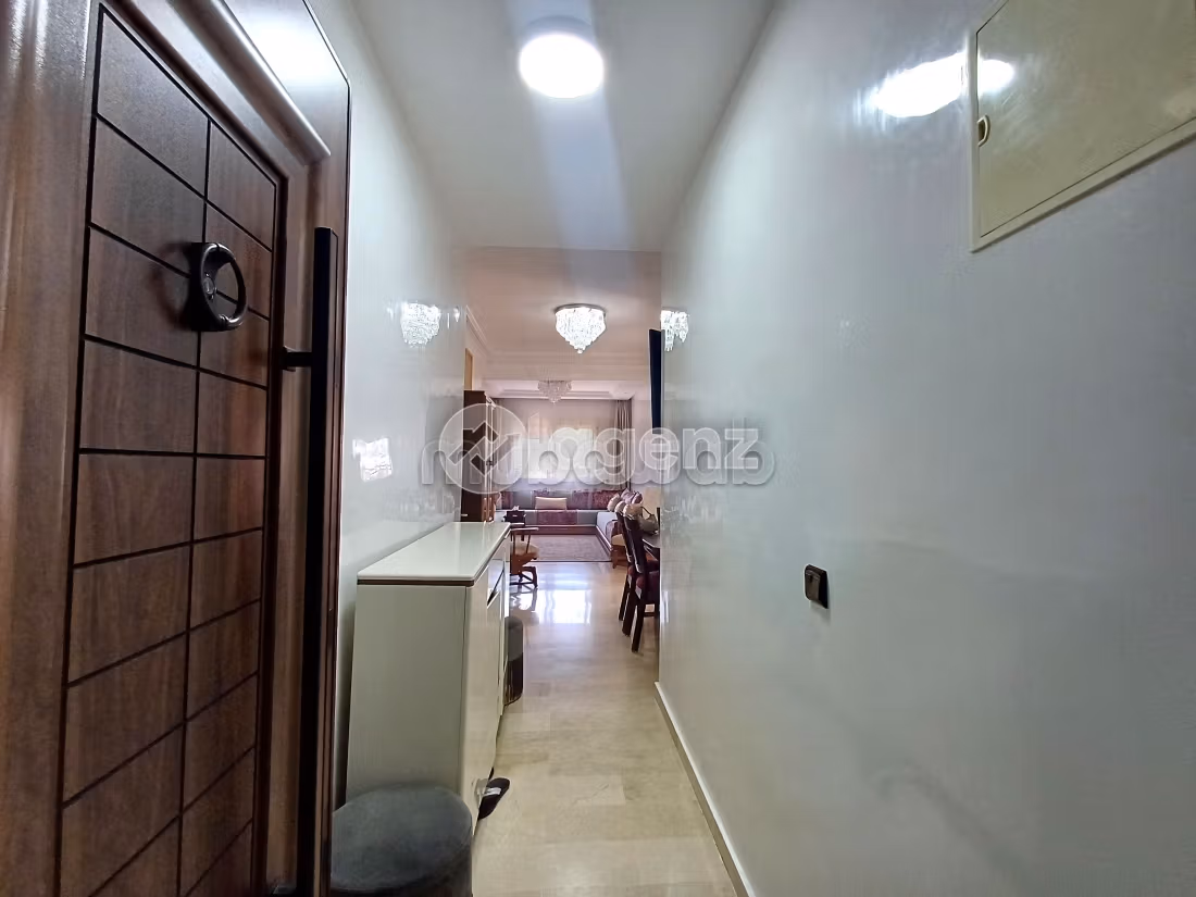 Se vende piso en Bouskoura Ville. 3 dormitorios. Cocina equipada