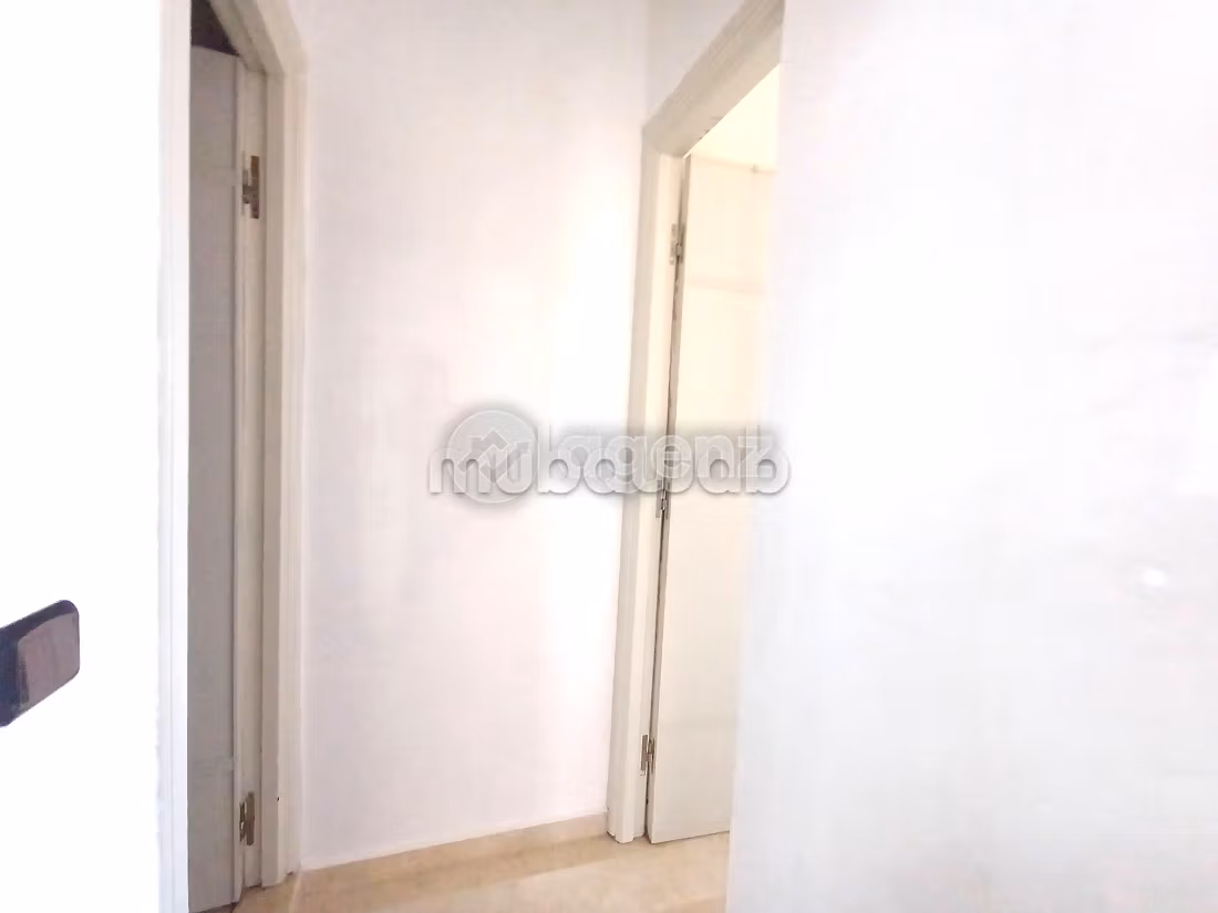 Se vende piso en Bouskoura Ville. 3 dormitorios. Cocina equipada