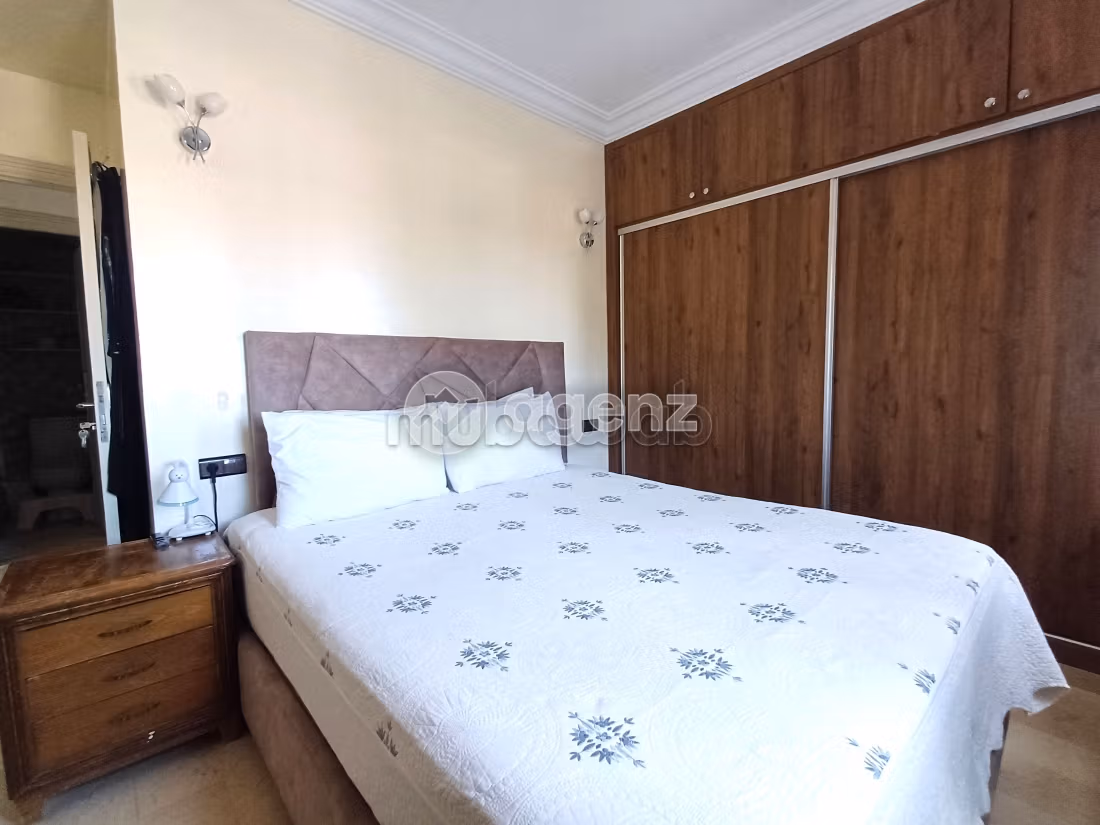 Se vende piso en Bouskoura Ville. 3 dormitorios. Cocina equipada
