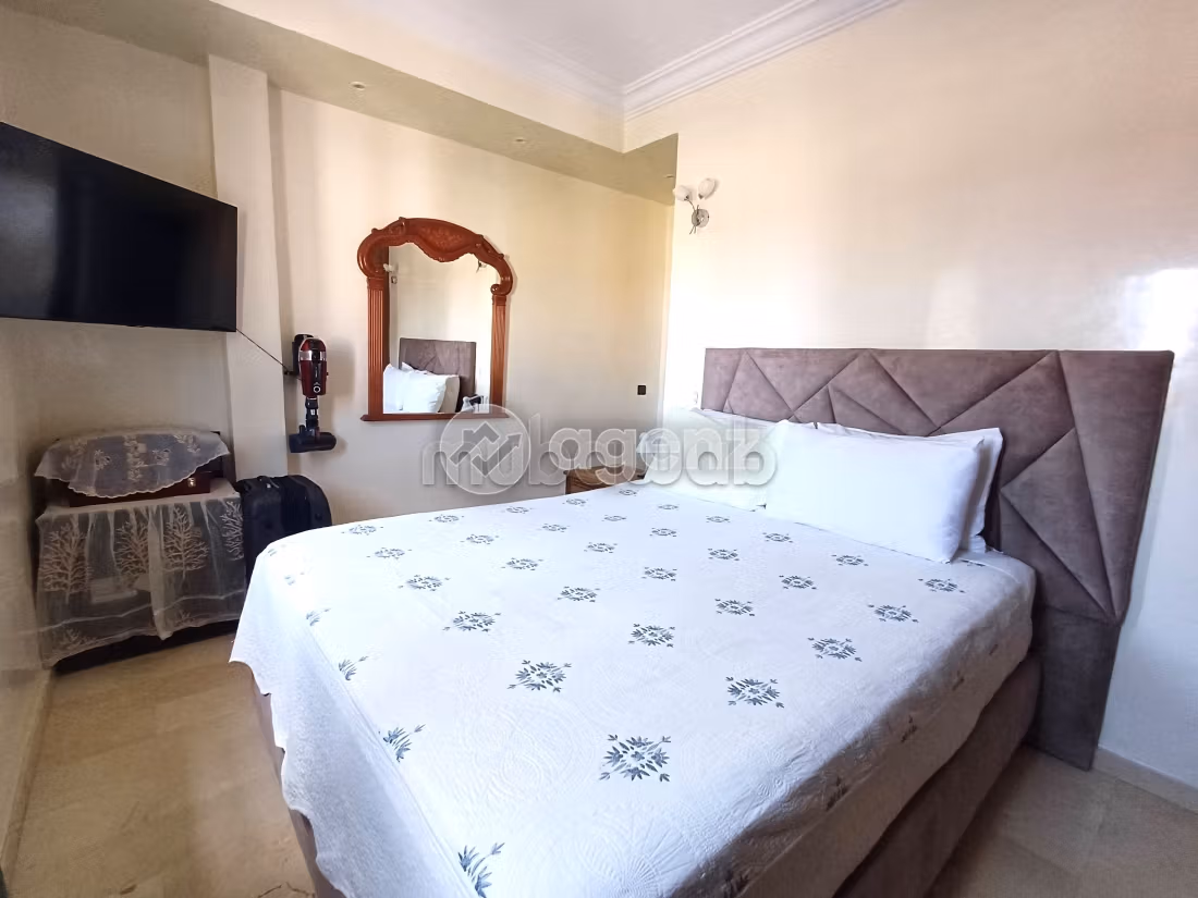Se vende piso en Bouskoura Ville. 3 dormitorios. Cocina equipada