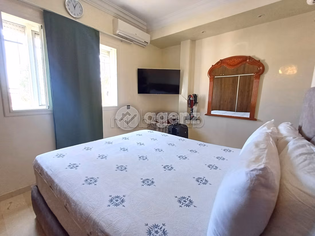 Se vende piso en Bouskoura Ville. 3 dormitorios. Cocina equipada