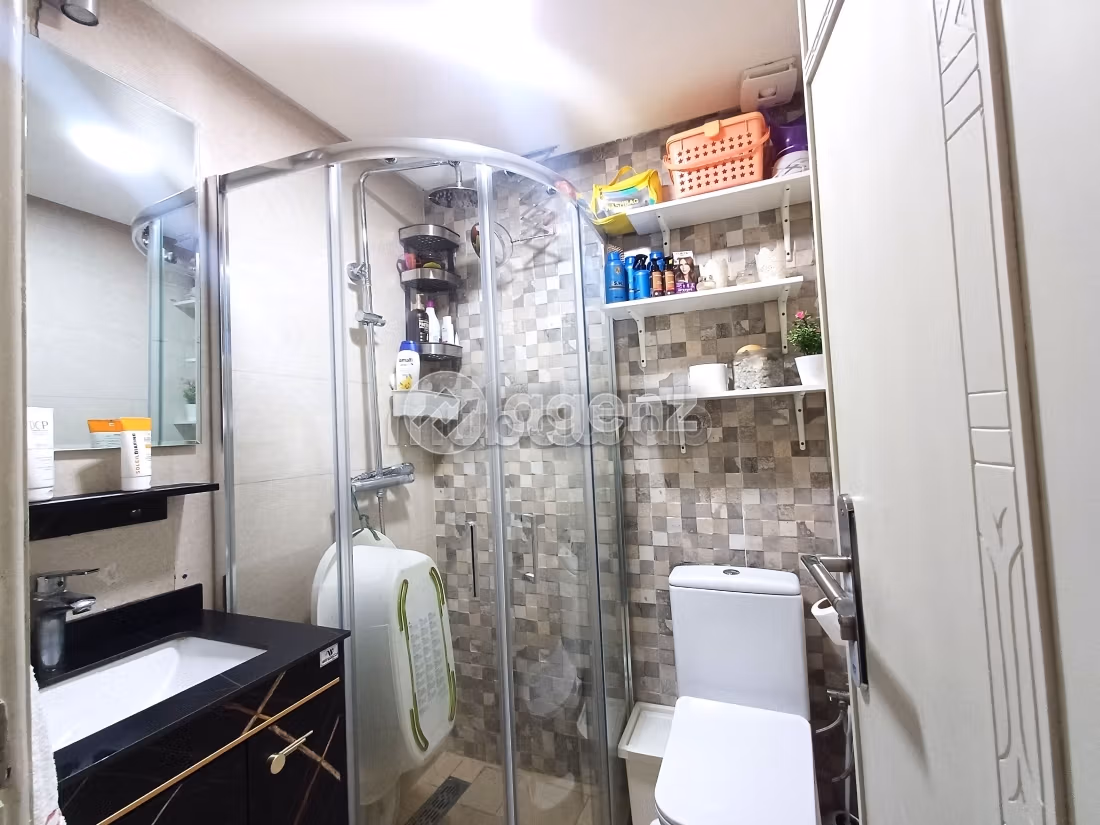 Se vende piso en Bouskoura Ville. 3 dormitorios. Cocina equipada