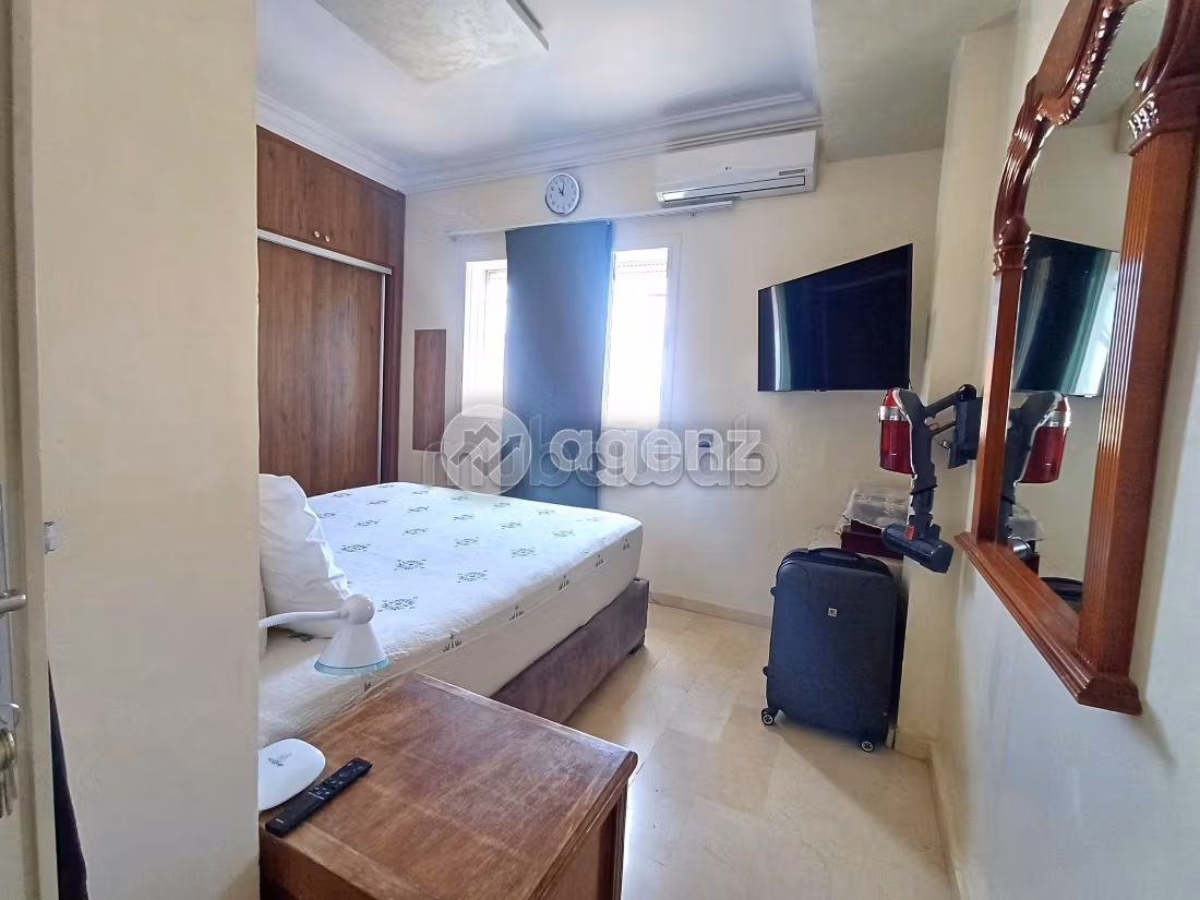 Se vende piso en Bouskoura Ville. 3 dormitorios. Cocina equipada