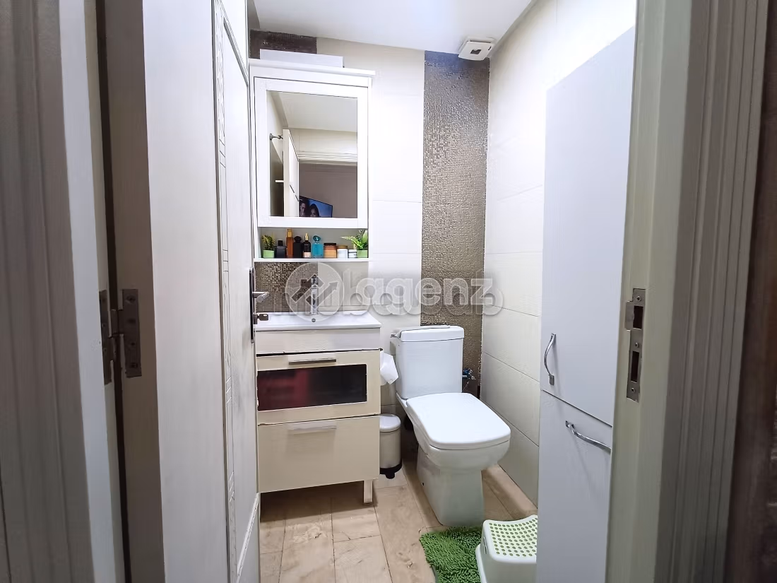 Se vende piso en Bouskoura Ville. 3 dormitorios. Cocina equipada