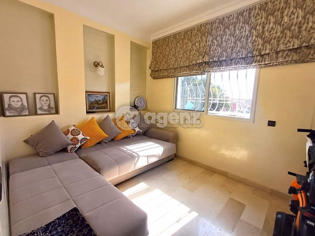 Se vende piso en Bouskoura Ville. 3 dormitorios. Cocina equipada