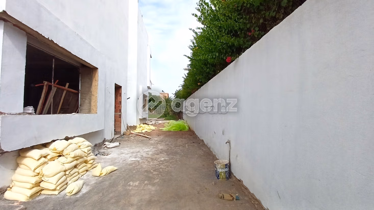 Luxury villa for sale in Hay Targa. 5 lovely rooms. Green area, Balcony