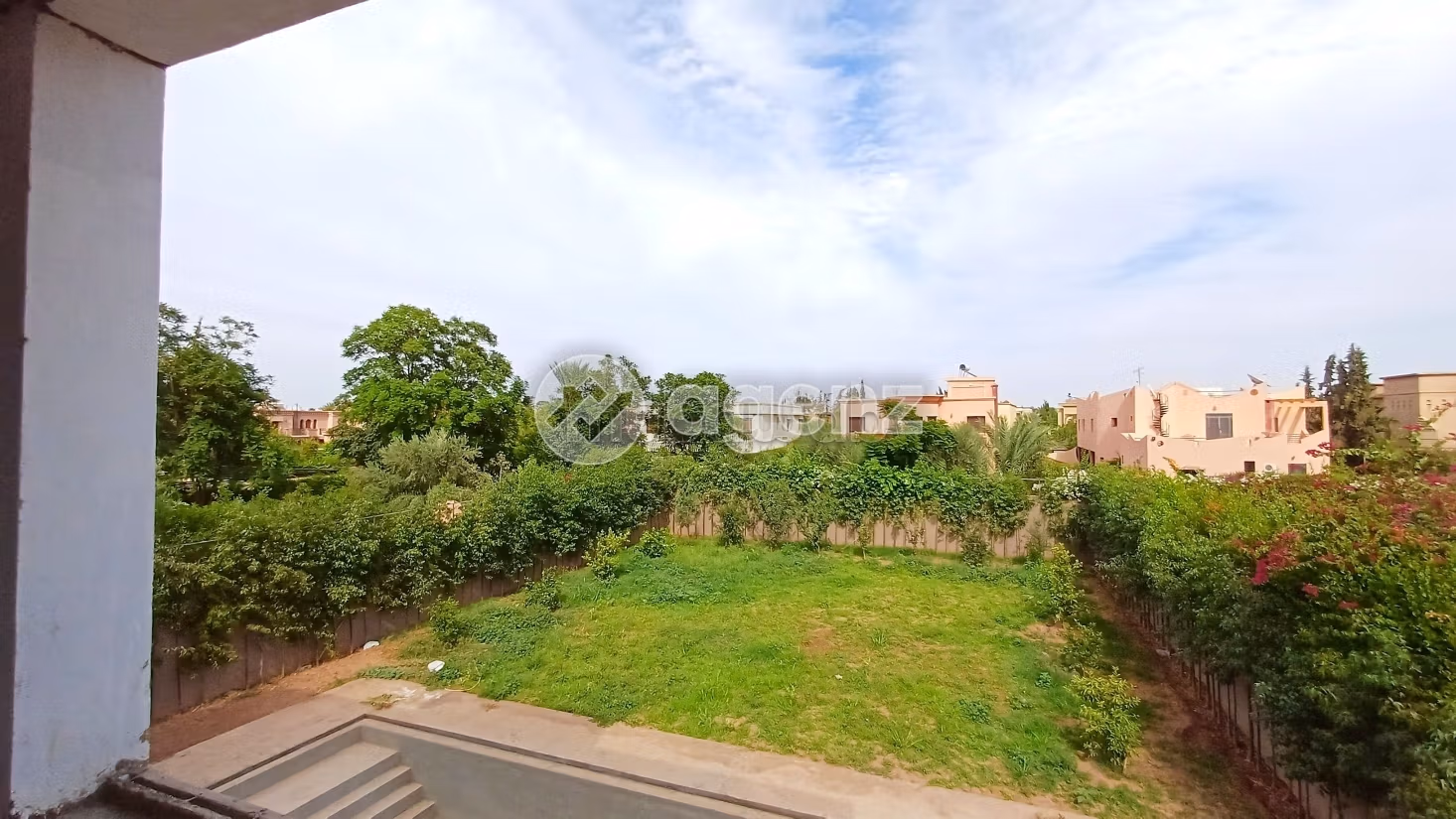 Luxury villa for sale in Hay Targa. 5 lovely rooms. Green area, Balcony