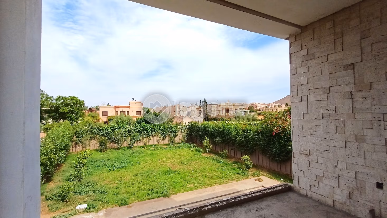 Luxury villa for sale in Hay Targa. 5 lovely rooms. Green area, Balcony