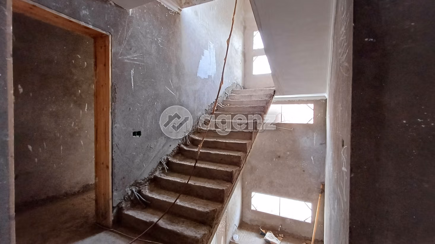 Luxury villa for sale in Hay Targa. 5 lovely rooms. Green area, Balcony