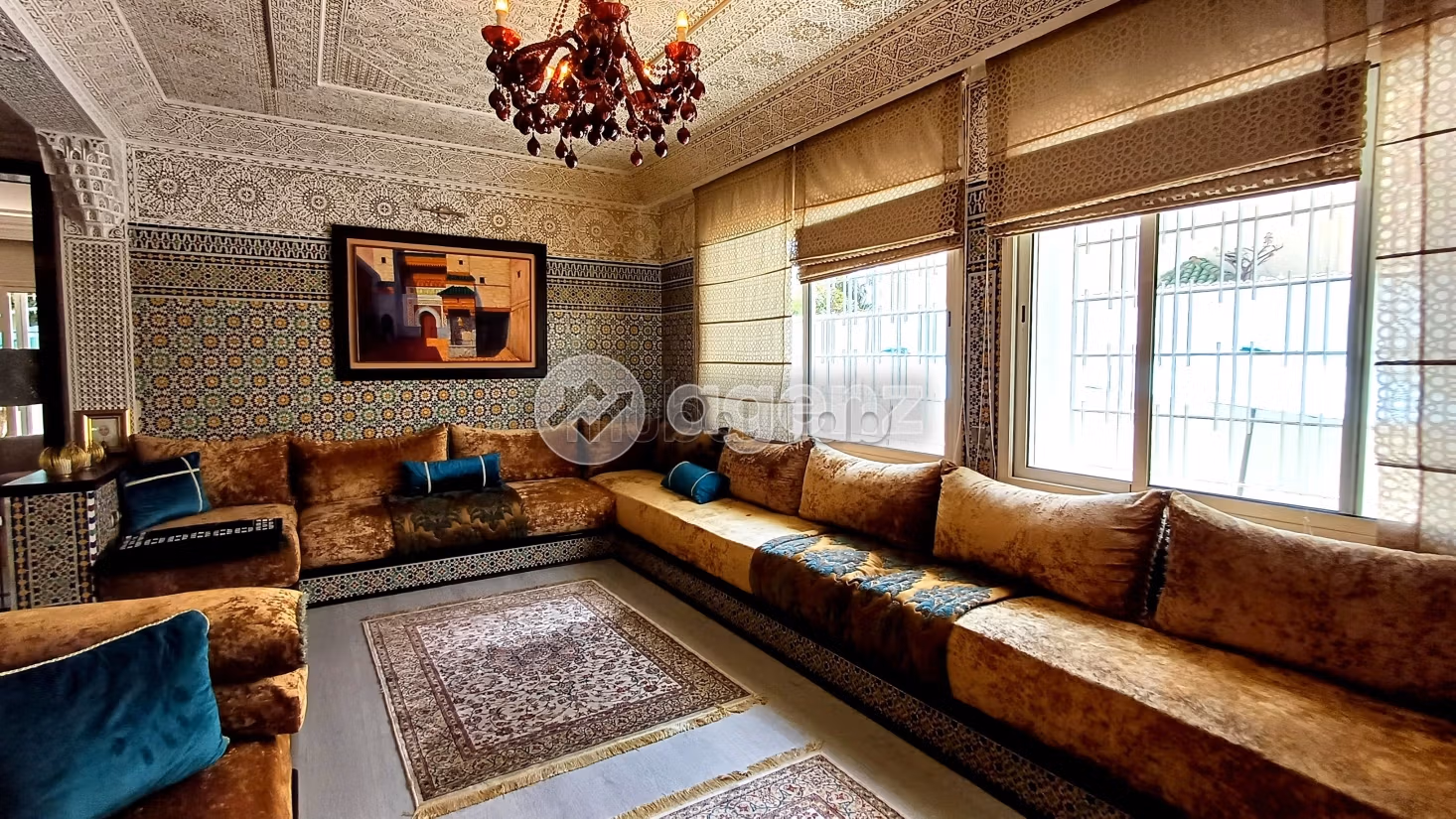 Magnifica villa in vendita a Oasis. 4 belle camere da letto. Giardino e garage