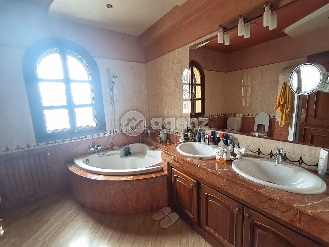 Villa à vendre 400 m², 5 chambres Oulfa Casablanca