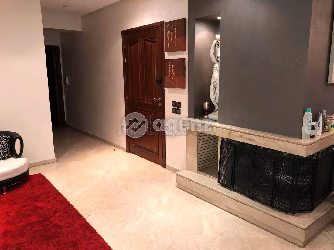 Appartamento da acquistare a Val Fleury. Superficie 250 m². Posto auto e ascensore
