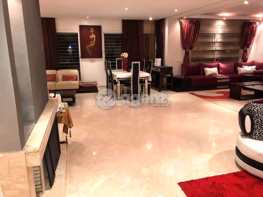Appartamento da acquistare a Val Fleury. Superficie 250 m². Posto auto e ascensore