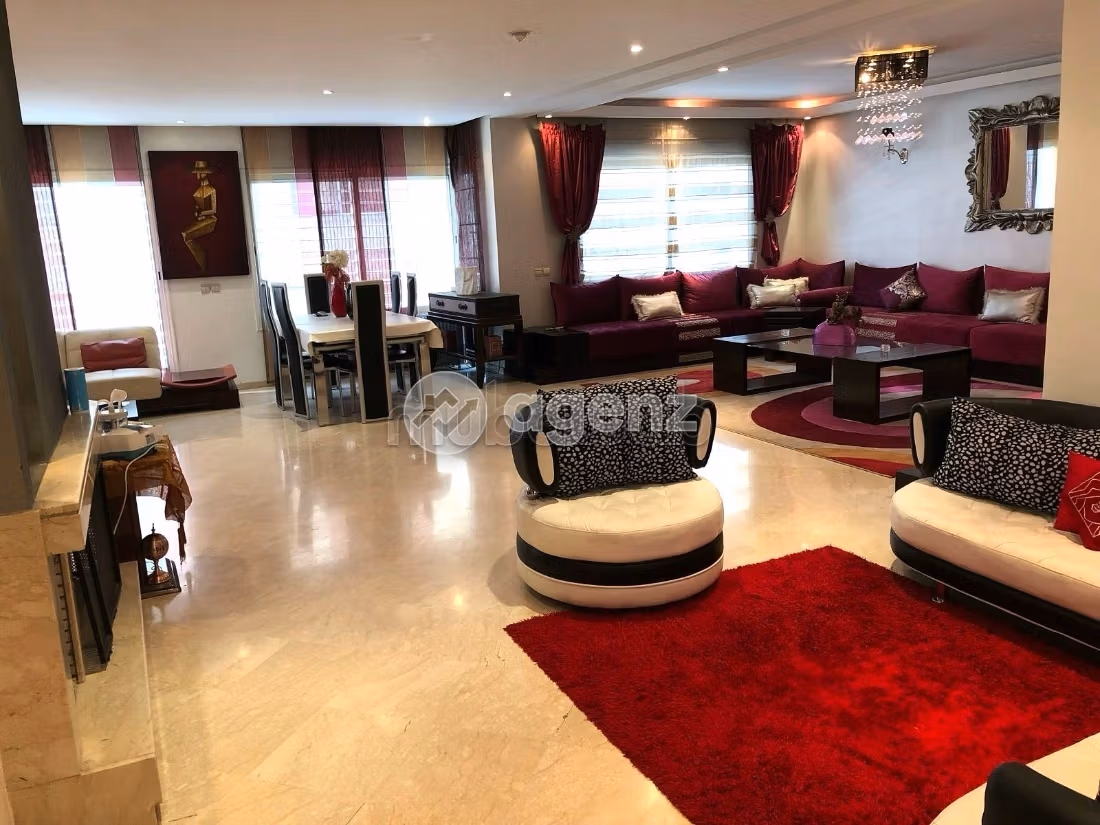 Appartamento da acquistare a Val Fleury. Superficie 250 m². Posto auto e ascensore