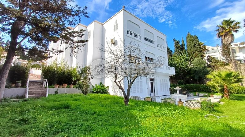 Fabulous house for sale in Jbel Kbir. 5 lovely rooms. Carpark and garden