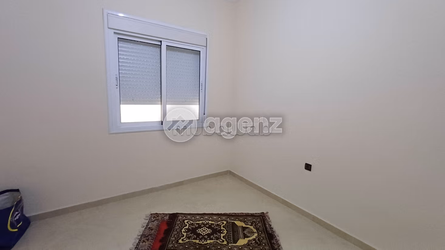 Se vende piso. Superficie 87 m². Con ascensor